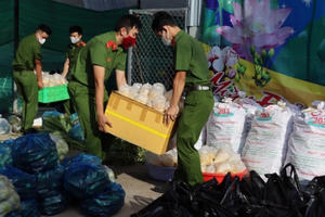 Mang yêu thương đến với đồng bào dân tộc Khmer