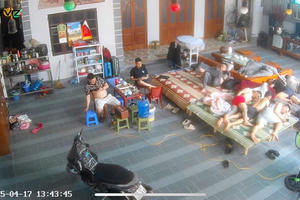 Chuyện lạ ở Hà Nội: Bất lực với nhóm người “ăn vạ” để đòi đất?