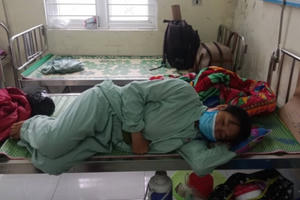 Người mẹ trẻ mắc bệnh ung thư lo lắng, sợ hãi khi nghĩ về tương lai của 4 con thơ