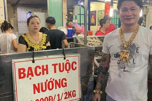 Ông chủ ở Sài Gòn đeo 100 lượng vàng trị giá 4 tỷ đồng chỉ để bán ốc