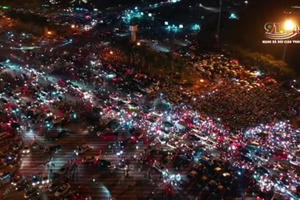 CLIP - Ánh sáng huyền ảo nhìn từ trên cao sau chiến thắng của ĐT Việt Nam