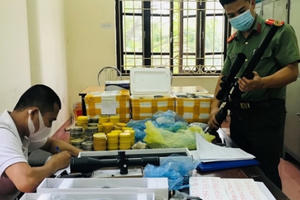 Lạng Sơn: Phát hiện đối tượng mua bán tàng trữ súng tự chế số lượng "khủng"