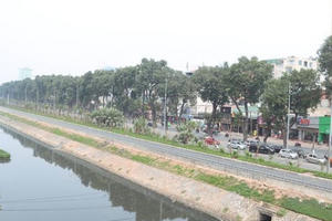 Hà Nội dùng nước sông Hồng để “hồi sinh” sông Tô Lịch