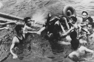 Phi công tù binh Mỹ trong chiến tranh Việt Nam được đối xử như thế nào?