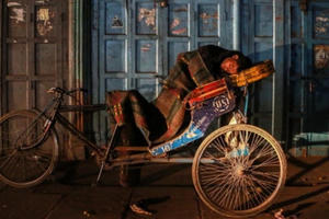 Chùm ảnh: Người vô gia cư tại Ấn Độ chống chọi mùa đông khắc nghiệt