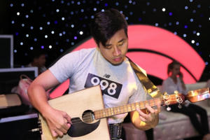 Nguyên Khang đầu tư nhạc cụ 1.000 USD để tập luyện cho đêm chung kết Sinh ra để tỏa sáng