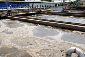 Từ hôm nay, dùng nước sạch phải trả tiền cả... nước bẩn