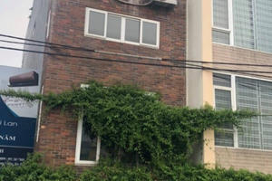 Đau lòng khi ngày Tết cận kề, có nhà nhưng không được vào