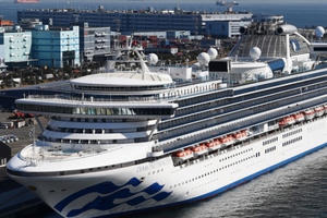 Số người nhiễm virus corona trên du thuyền Nhật Bản tăng vọt lên 136 người