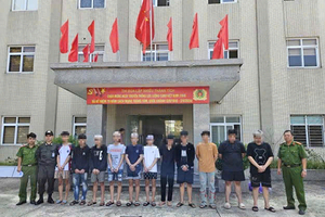 Khởi tố nhóm đối tượng dùng hung khí gây rối trật tự công cộng