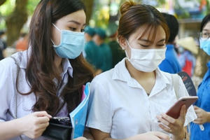 Đinh Thị Kim Ngân quê Nghệ An là thủ khoa khối C toàn quốc với 29,25 điểm