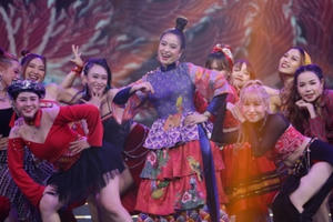 Hoàng Thùy Linh, Wowy rực rỡ trên sân khấu Tết Tân Thời