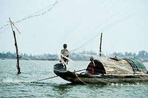 Niềm vui lên bờ của ngư dân phá Tam Giang