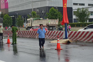 Bình Dương: Xe máy lao vào dải phân cách trên quốc lộ 13, nam thanh niên tử vong tại chỗ