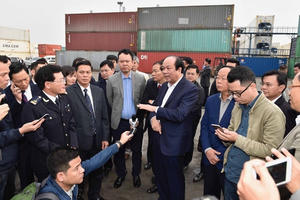 Hành doanh nghiệp rồi đổ lỗi cho nhau