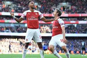 Video: 3 phút bùng nổ, Arsenal hạ gục Everton
