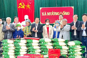 Người nghèo 2 xã vùng sâu, vùng xa khó khăn của huyện Kỳ Sơn đón "Tết ấm"