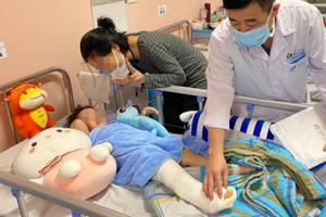 Bệnh nhi ngã từ tầng 12 được dự kiến xuất viện vào ngày mai