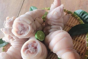 'Giật mình' móng giò rút xương giá siêu rẻ