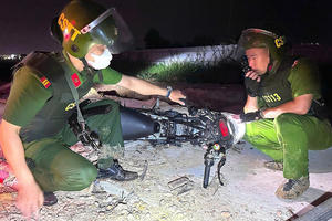 Cảnh sát 113 nổ gần 10 phát súng AK cảnh cáo để trấn áp 30 "quái xế"