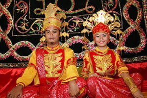 Tộc người có phong tục kỳ lạ, cấm cô dâu chú rể đi vệ sinh sau 3 ngày cưới