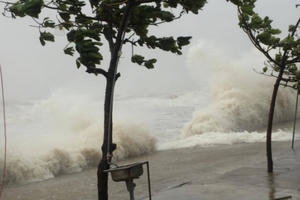 Nghệ An: Mưa lớn, gió giật mạnh trước giờ bão đổ bộ