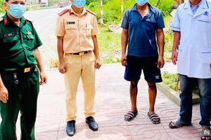 Tổ công tác phòng chống dịch Covid-19 kịp thời cứu giúp nam công nhân bị ngạt khí độc dưới hầm