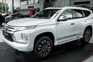 Bước vào tháng Ngâu, thị trường xe đồng loạt hạ giá