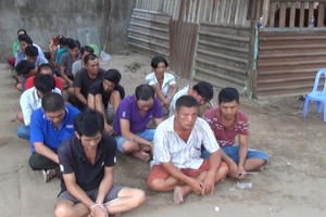 Bình Dương: Bắt quả tang 21 đối tượng đang đánh bạc dưới hình thức lắc tài xỉu