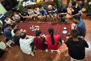 Công an Phú Thọ triệt phá sới bạc, bắt giữ 19 đối tượng Công an Phú Thọ triệt phá sới bạc, bắt giữ 19 đối tượng