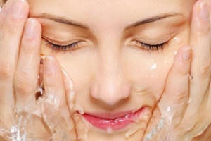 Bản tin Sức khỏe & Tiêu dùng: Bí quyết để giữ gìn làn da đẹp khi chuyển mùa