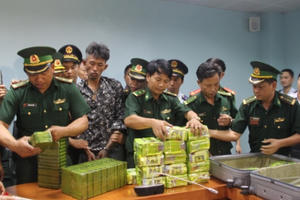Hà Tĩnh: Bắt 3 đối tượng vận chuyển 52 bánh Heroin và 25kg ma túy đá