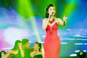 Uyên Trang: Tôi không muốn một màu trong âm nhạc Uyên Trang: Tôi không muốn một màu trong âm nhạc