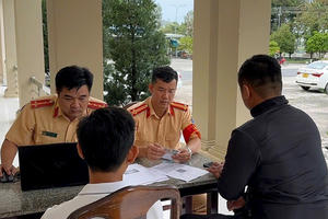 Tây Ninh: Tưởng camera phạt nguội không xử lý, 2 người đàn ông “vô tư” đi xe máy không đội mũ bảo hiểm