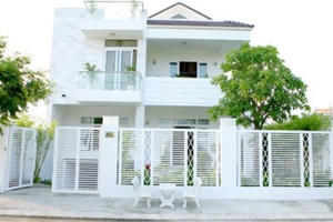 Cận cảnh căn biệt thự triệu đô ngập hoa của MC Quyền Linh