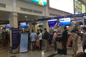 Tin kinh tế 6AM: Hàng loạt khách trả vé máy bay Tết; Dân buôn đồng loạt xả hàng, nghỉ Tết sớm