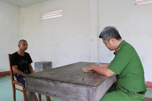 Nam thanh niên bị khởi tố, bắt giam vì "yêu" bạn gái dưới 13 tuổi