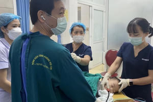 Hà Tĩnh: Nội soi dạ dày, gắp dị vật cho bệnh nhi 2 tuổi