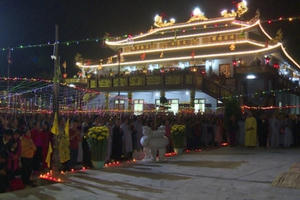 Quảng Bình: Người dân nô nức đi chùa cầu an đầu năm