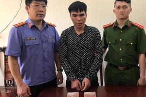 Kẻ buôn ma túy điên cuồng chống trả công an khi bị vây bắt