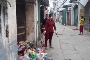 Vụ đổ rác thải ở Hà Nội: Chủ tịch quận yêu cầu Công ty Minh Quân xin lỗi người dân