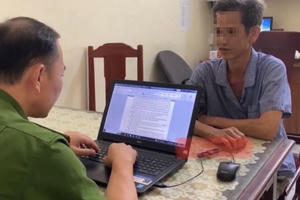 Không tìm thấy điện thoại, người đàn ông U68 dùng dao, tua vít tấn công làm 3 bà cháu bị thương