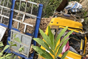 Nghệ An: Xe chở sắn lao xuống vực, 3 người thương vong