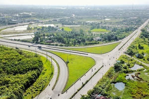 Long An: Đất vùng quê nhảy múa vì bị “cò thổi giá”