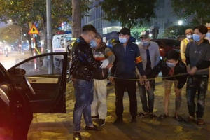 Hà Nội: Bốn thanh niên xăm trổ đi ô tô mua ma tuý bị cảnh sát 141 bắt giữ