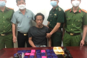 Con nghiện mang súng, lựu đạn để “phòng thân” khi đi buôn ma túy