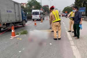 Nam thanh niên bị xe container cán qua người tử vong thương tâm Nam thanh niên bị xe container cán qua người tử vong thương tâm