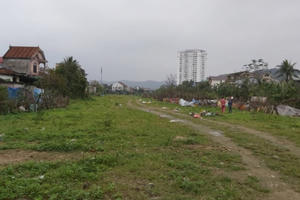 Vụ làm đường bằng rác ở Nghệ An: Công ty Vinhland không khắc phục