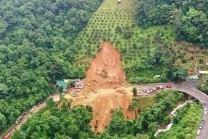 Không chỉ do mưa