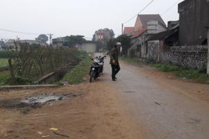 Nghệ An: Đốt lửa uống rượu cần bên đường, 3 người bị chém trọng thương